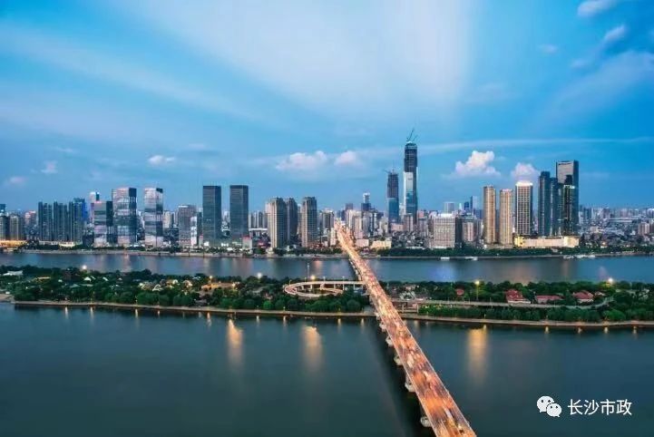 以城市，見(jiàn)未來(lái)；與城市，共成長(zhǎng)