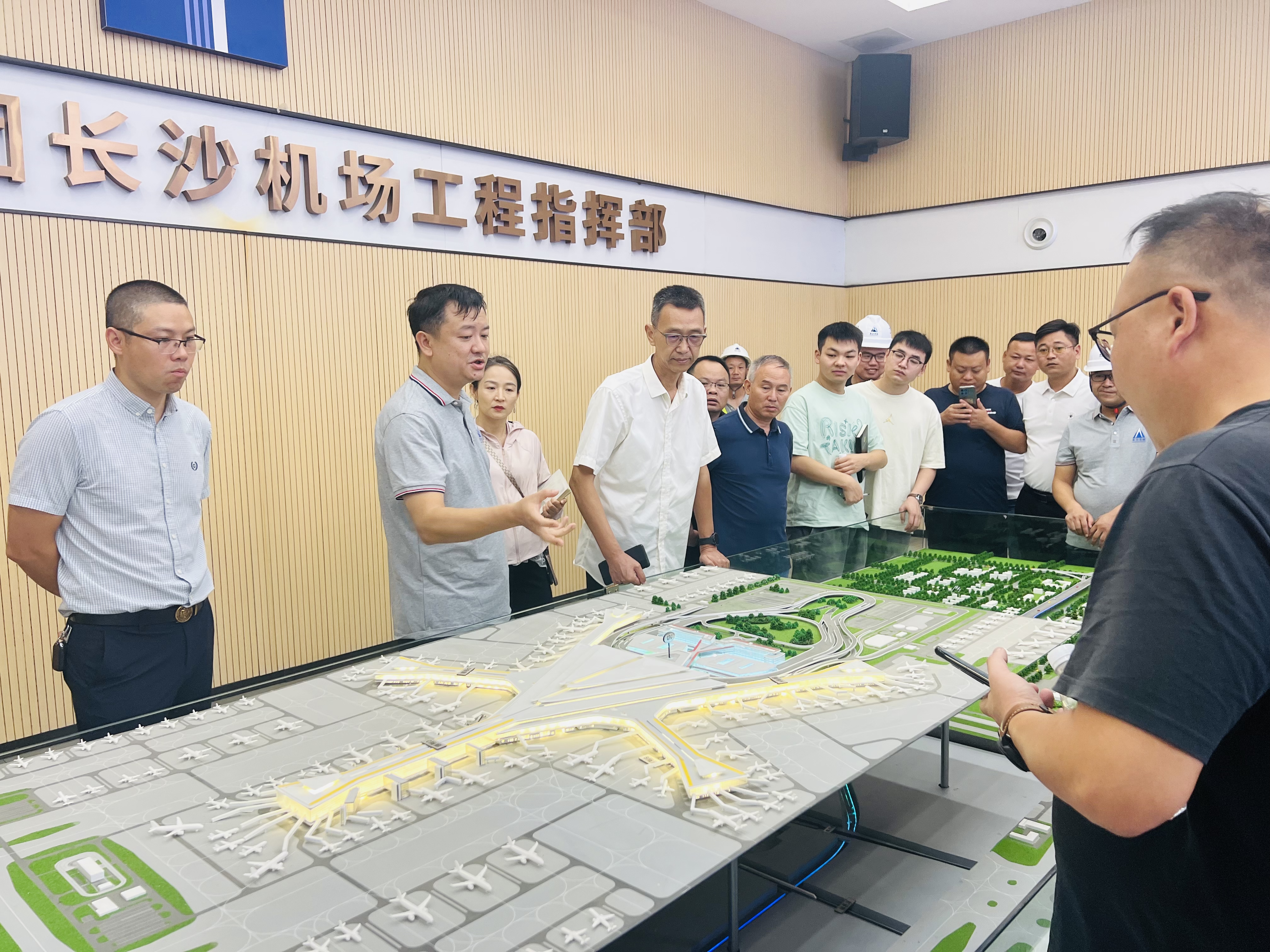 市政要聞 | 長沙機(jī)場(chǎng)改擴(kuò)建工程場(chǎng)內(nèi)道路交通工程施工項(xiàng)目標(biāo)段一“質(zhì)量月”觀摩交流活動(dòng)順利舉行